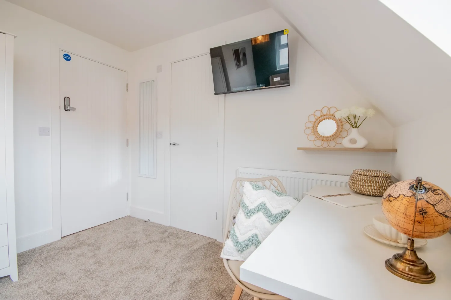 Room Woodside Road in Nottingham