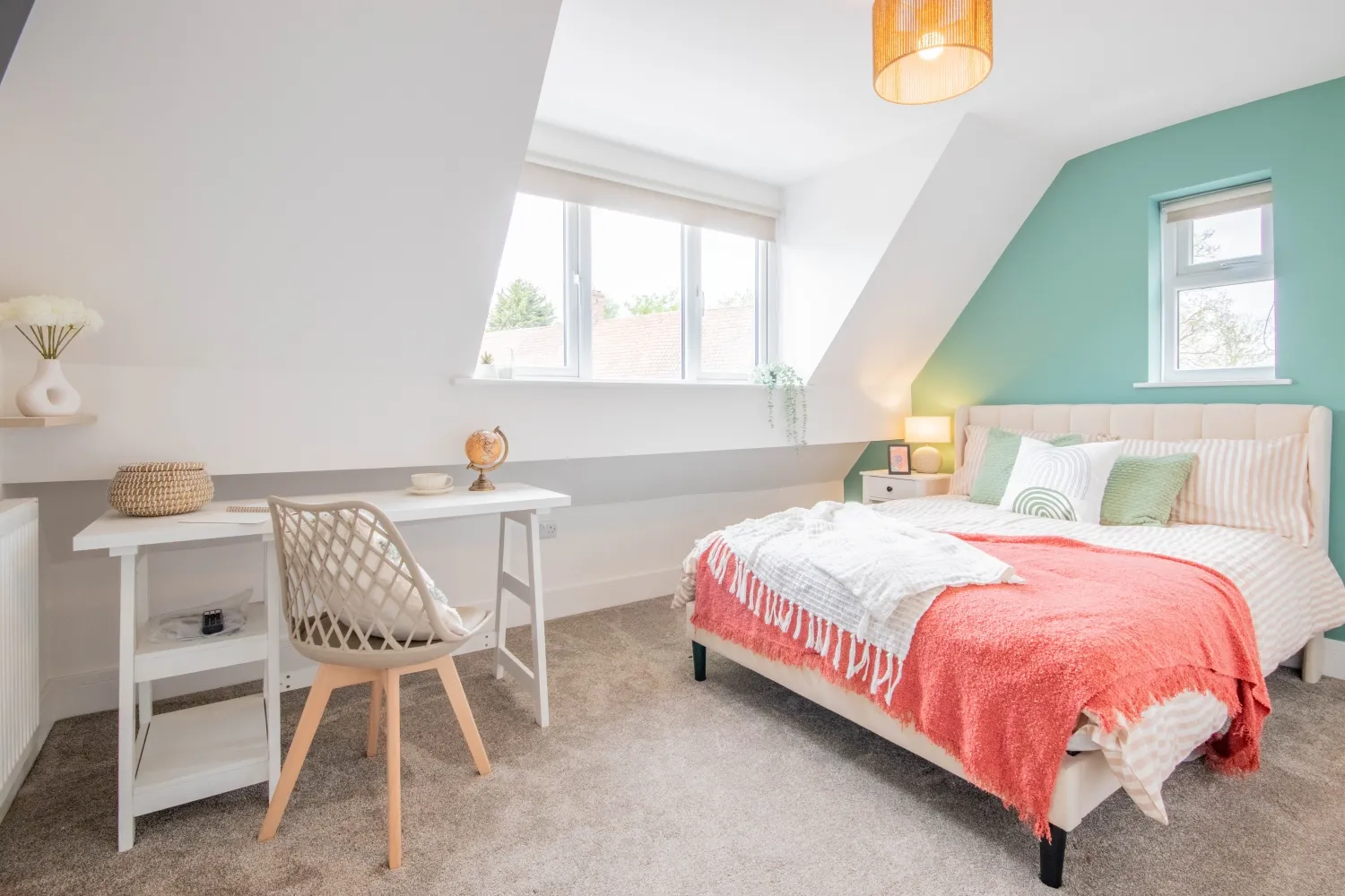 Room Woodside Road in Nottingham