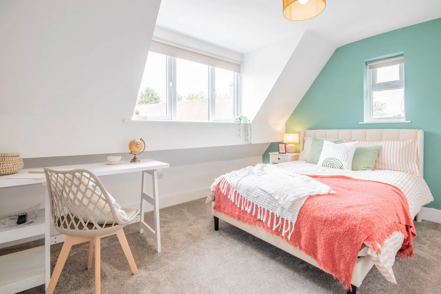Room Woodside Road in Nottingham