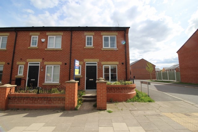 House Plank Lane in Leigh