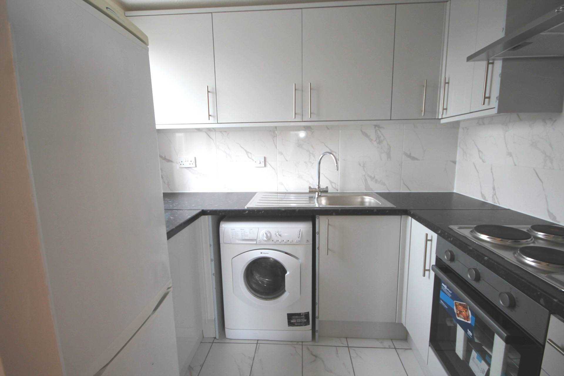 Flat Chandlers Drive in Greater London