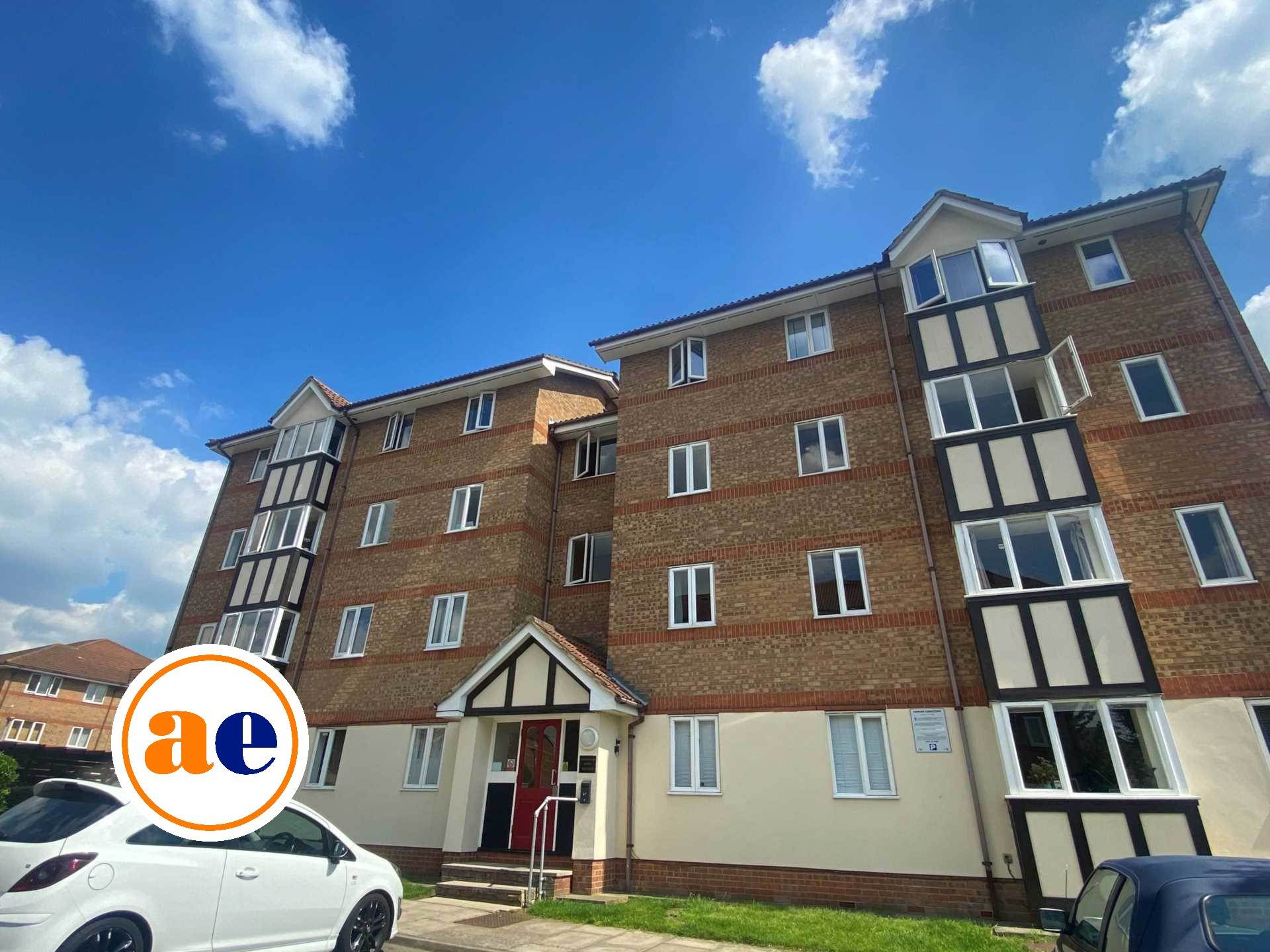 Flat Chandlers Drive in Greater London