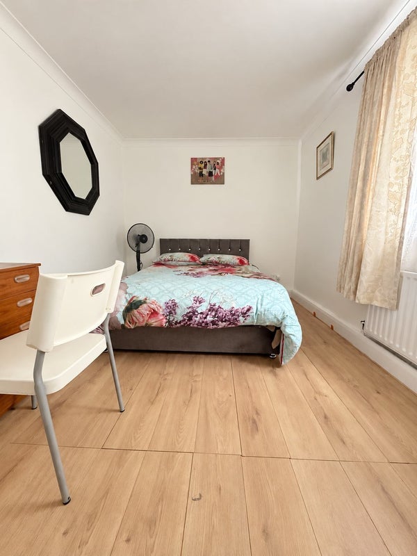 Room Towpath Walk in Greater London