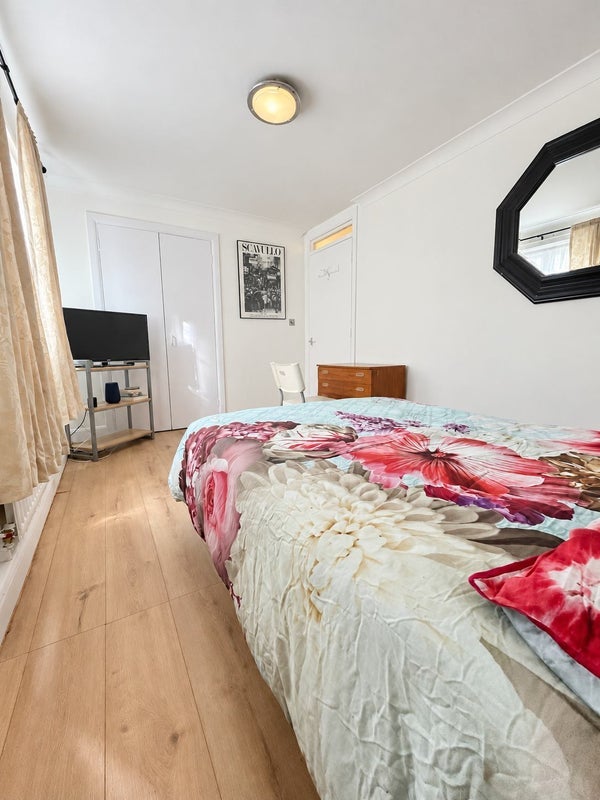 Room Towpath Walk in Greater London