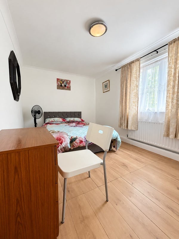 Room Towpath Walk in Greater London