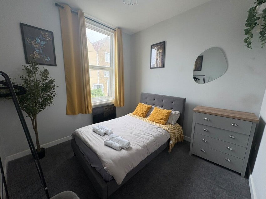 Room Ladies Mile in Portsmouth