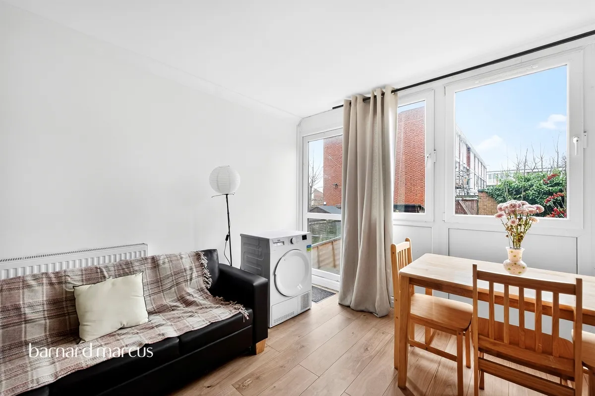 House Ibsley Gardens in Greater London