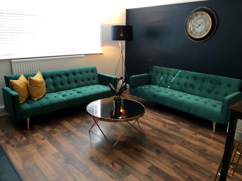 Room Heswall Avenue in Manchester
