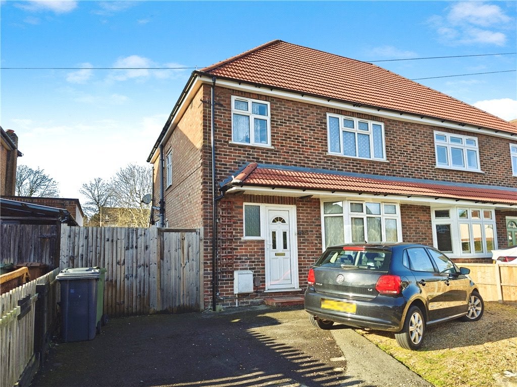 Flat Beckingham Road in Guildford