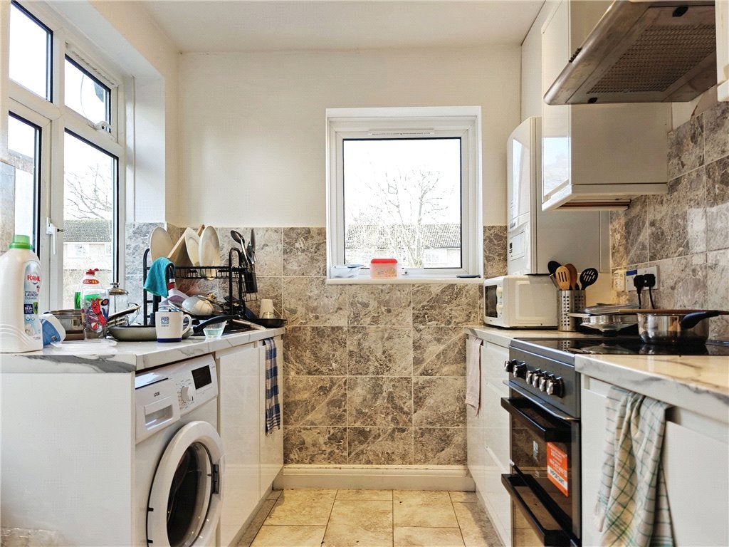 Flat Beckingham Road in Guildford