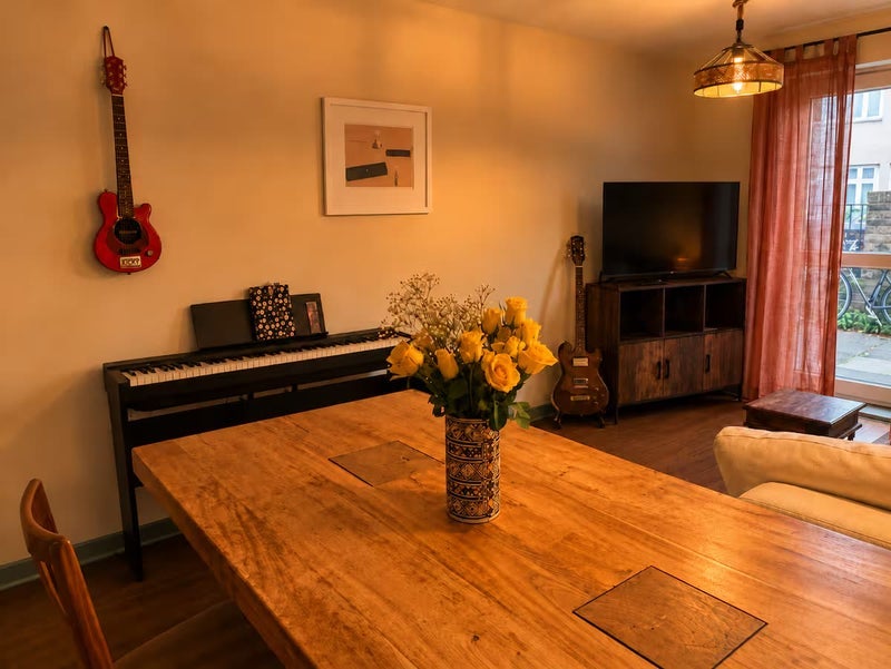 Flat Lambkins Mews in Greater London