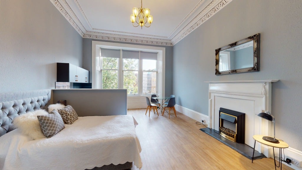 Room Buckingham Terrace in Glasgow