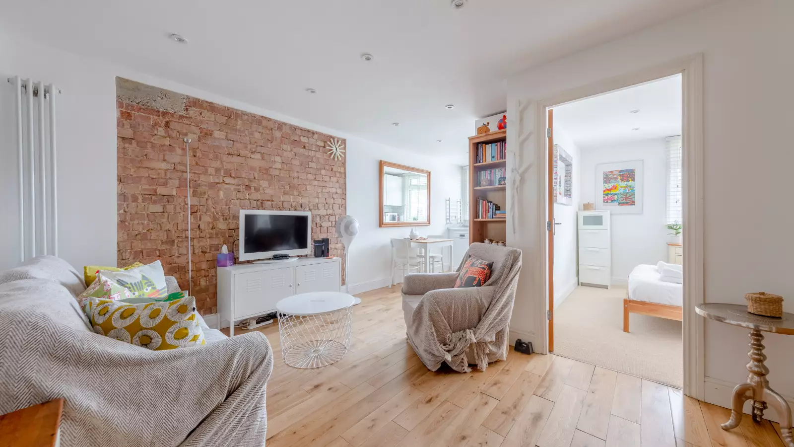 Flat Kennington Road in Greater London