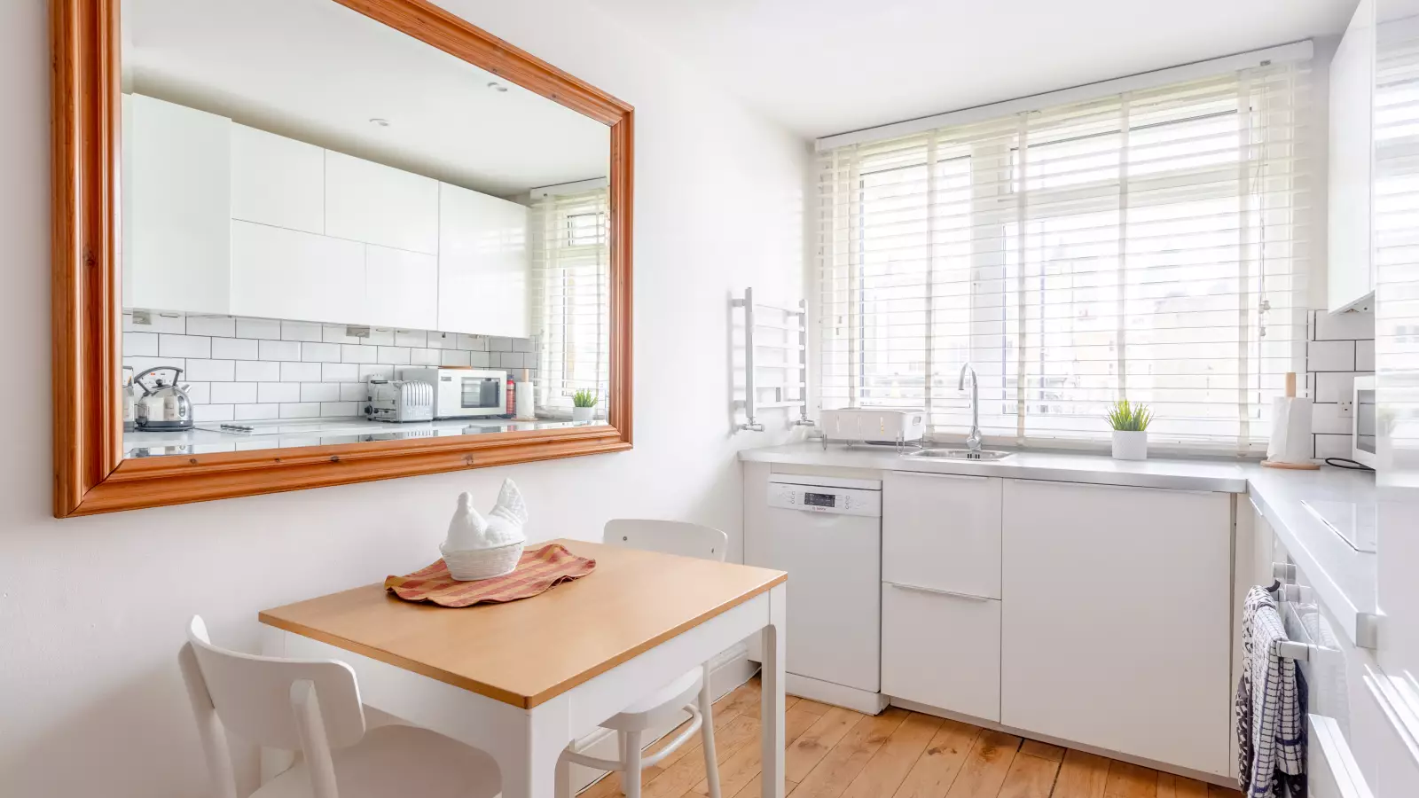 Flat Kennington Road in Greater London