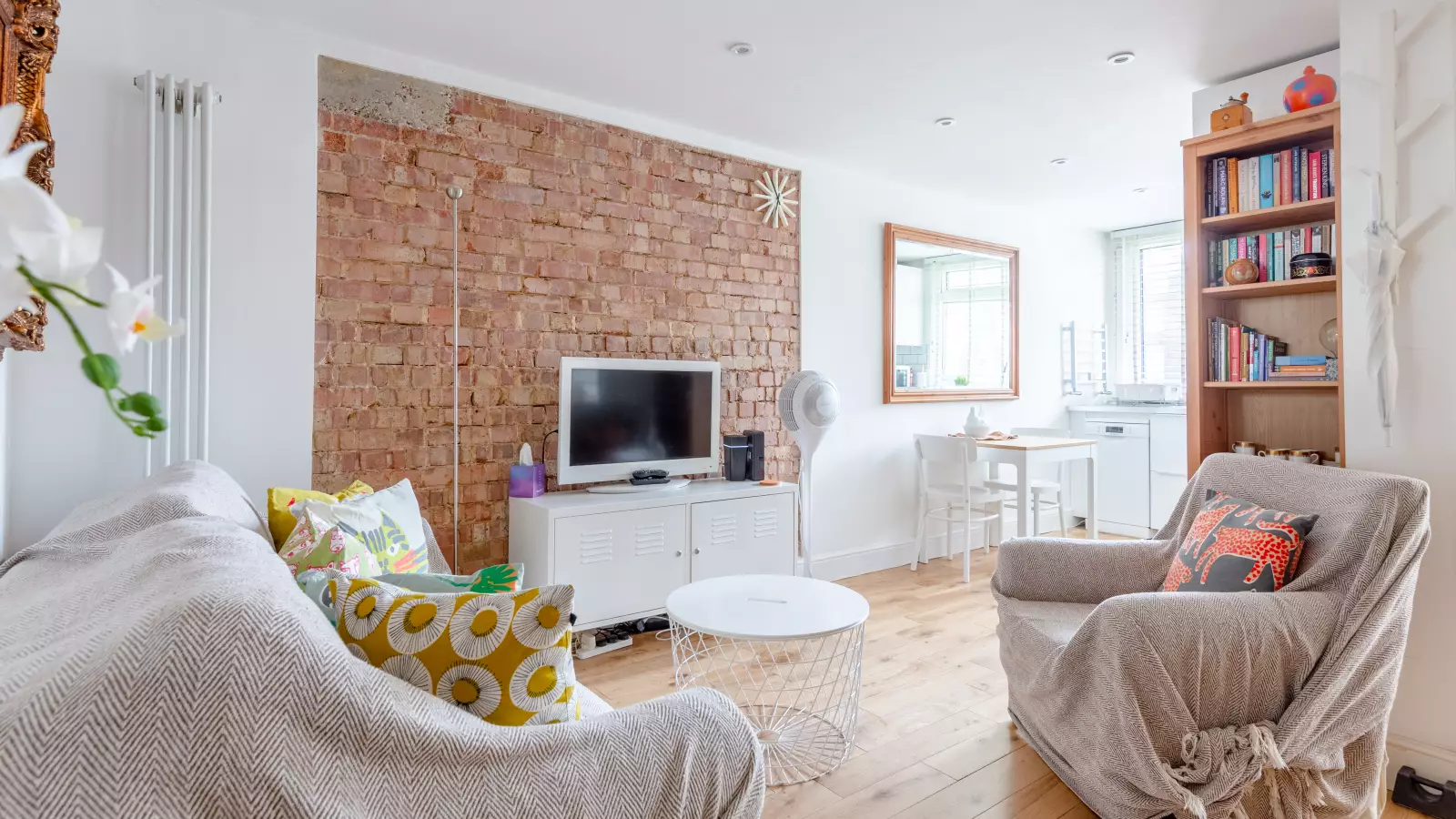 Flat Kennington Road in Greater London