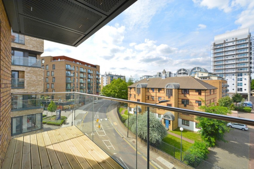 Flat Plough Way in Greater London