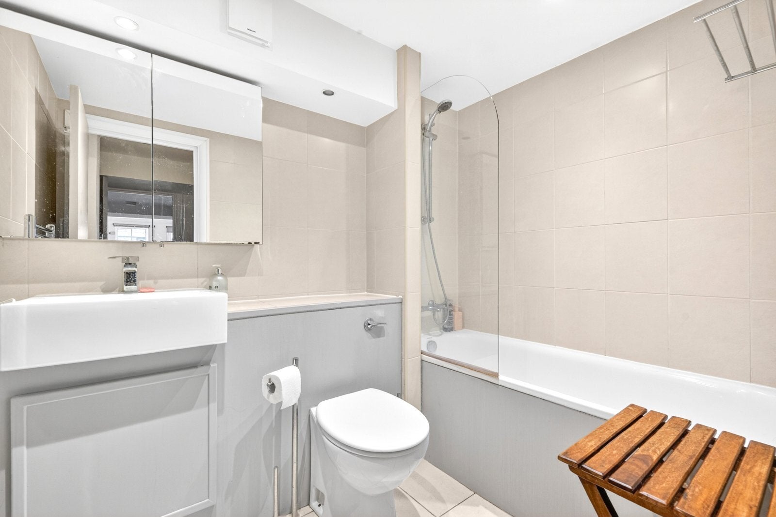 Flat Grange Yard in Greater London