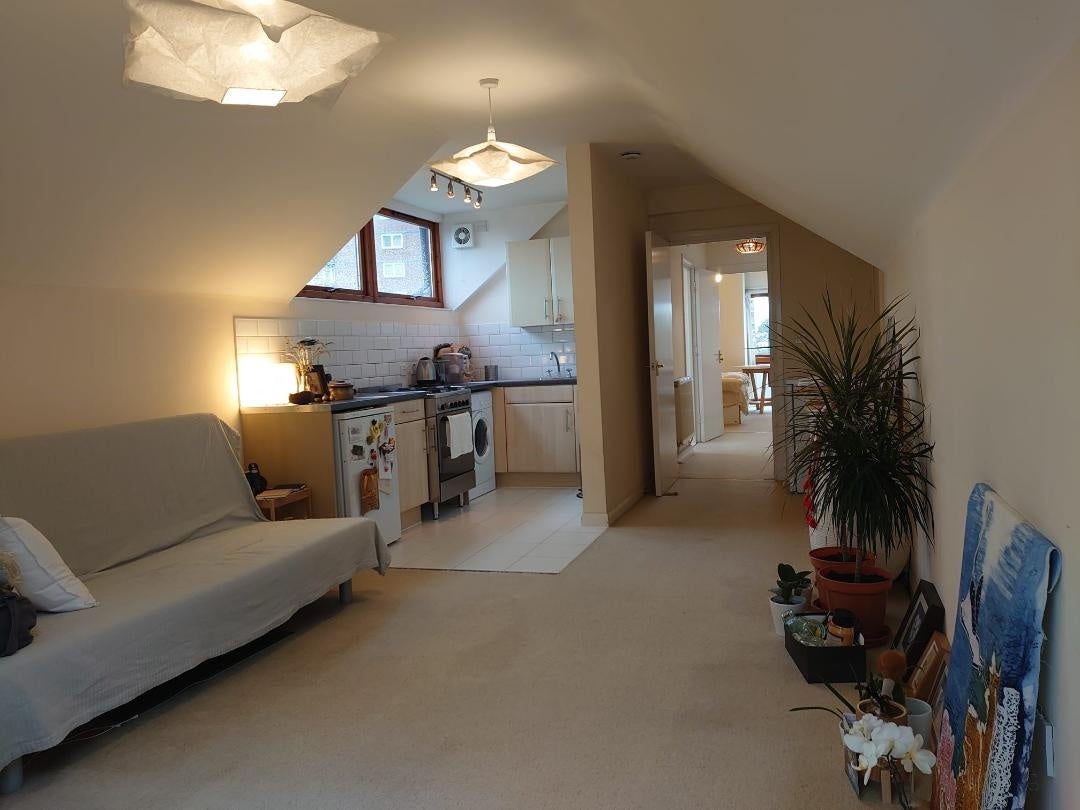 Flat Redclyffe Road in Greater London