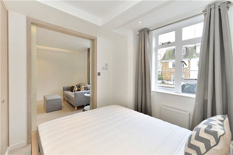 Flat Sloane Avenue in Greater London