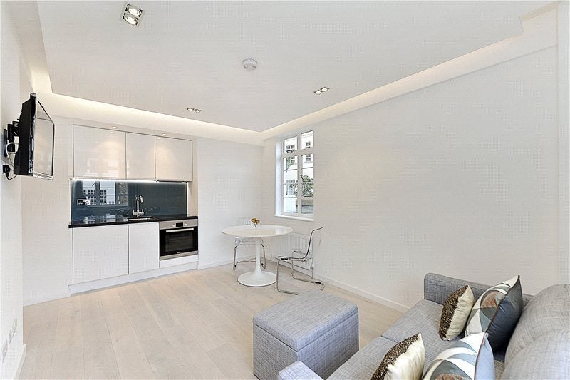 Flat Sloane Avenue in Greater London
