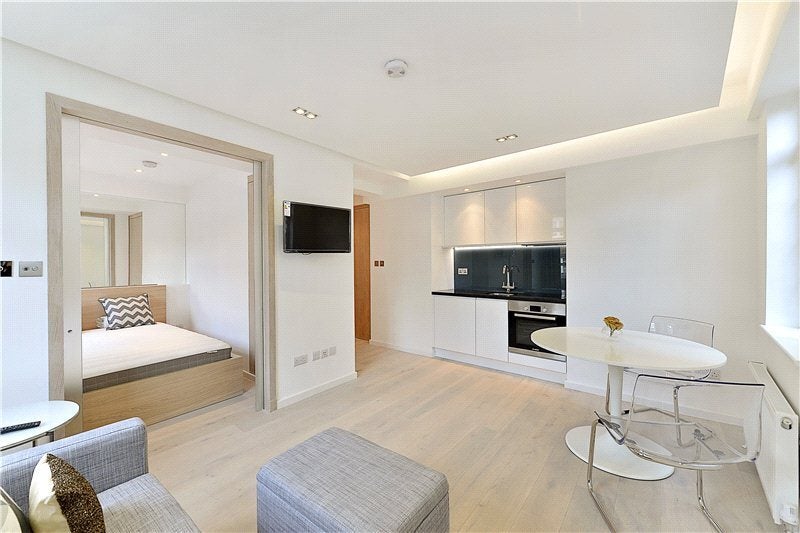 Flat Sloane Avenue in Greater London