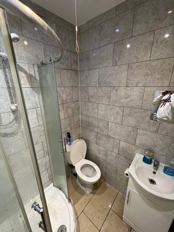 Room Frederick Road in Salford