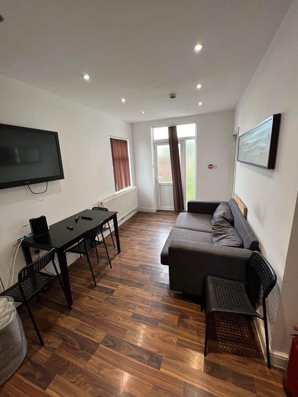 Room Frederick Road in Salford