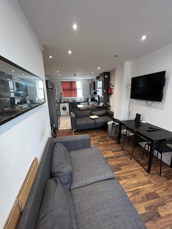 Room Frederick Road in Salford