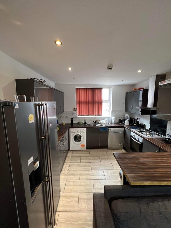 Room Frederick Road in Salford