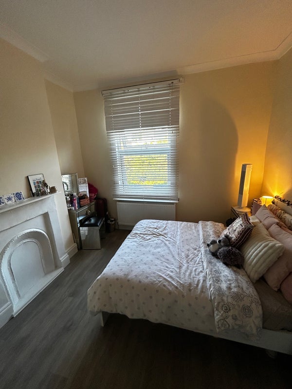 Room Bayston Road in Greater London