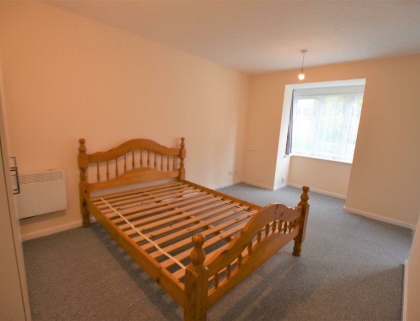 Flat Lowdell Close in Greater London