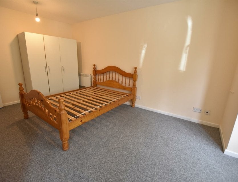 Flat Lowdell Close in Greater London