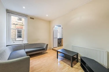 Flat Rushcroft Road in Greater London
