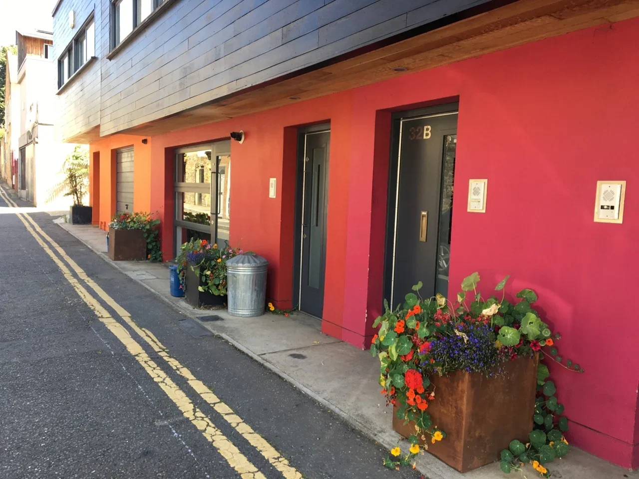 Flat Clarence Mews in Greater London