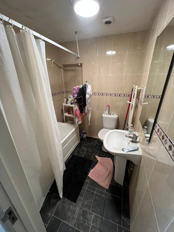 Room Middlesex Street in Greater London