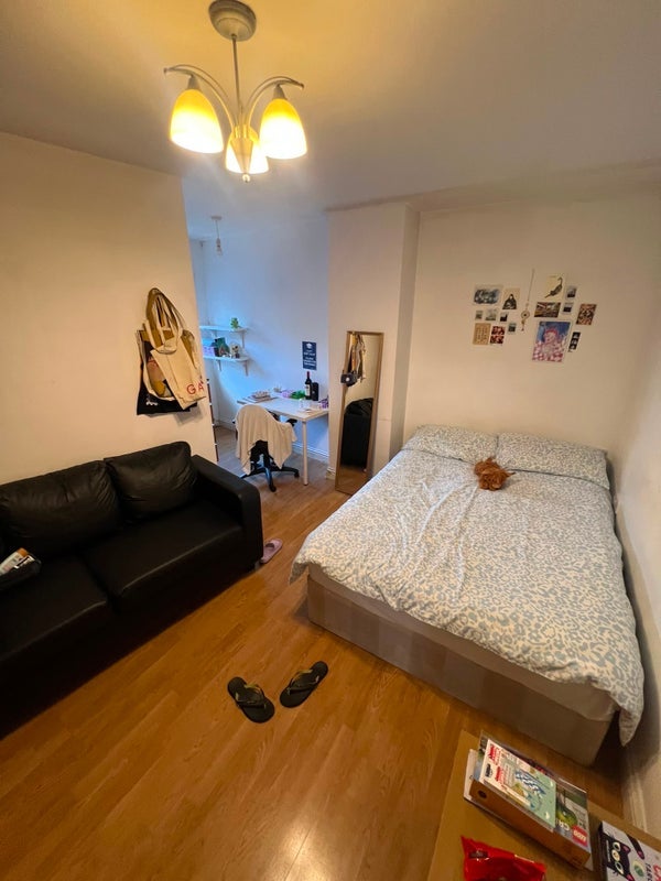 Room Middlesex Street in Greater London