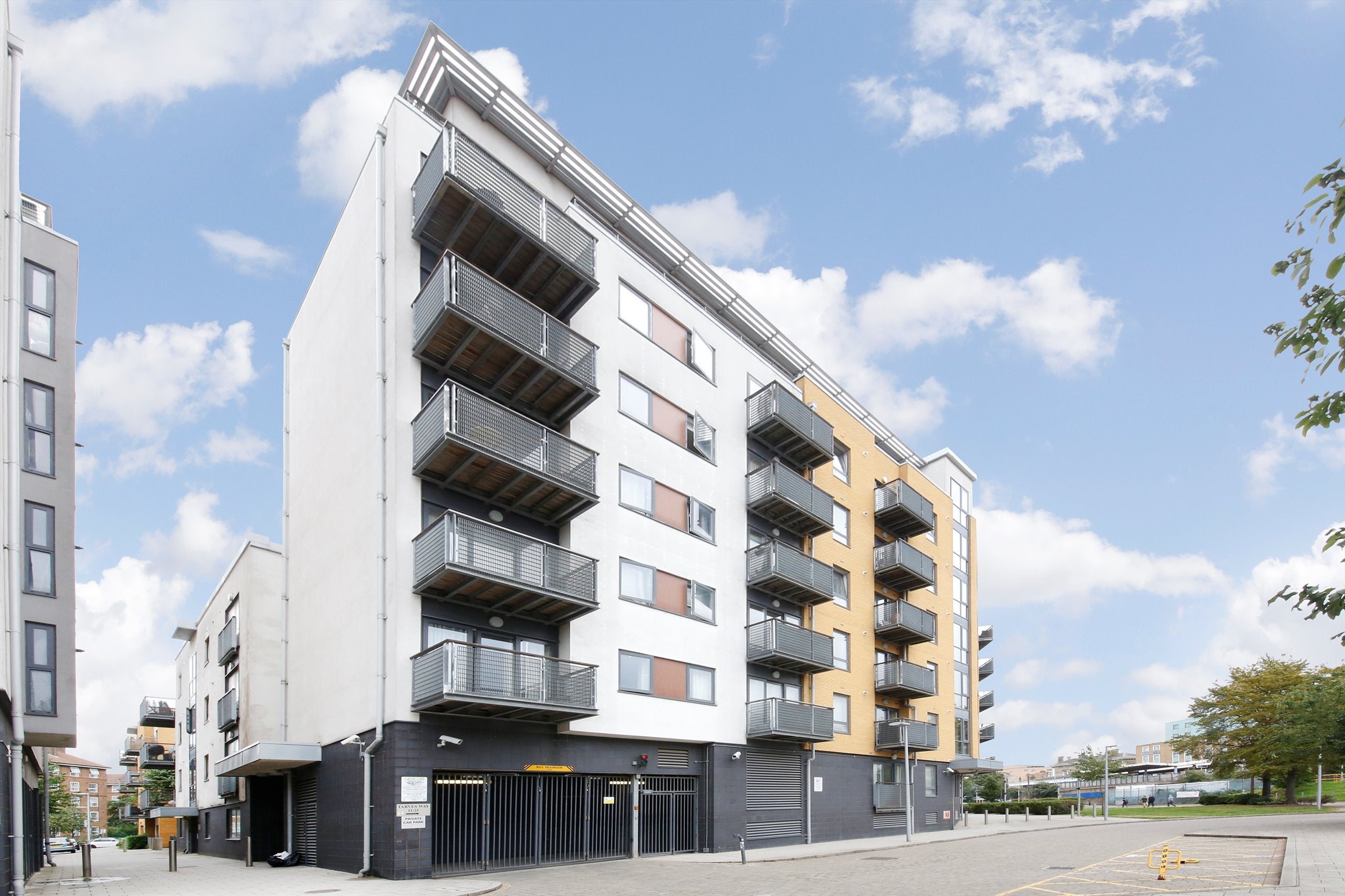 Flat Tarves Way in Greater London
