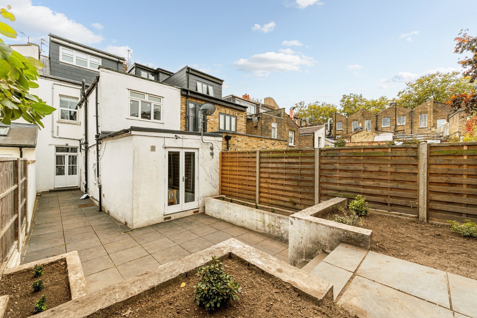 Flat Elliott Road in Greater London