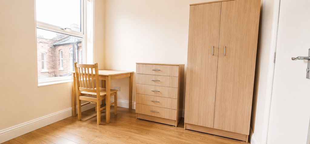 Room High Road in Greater London