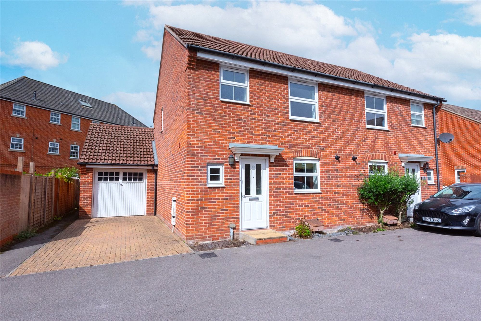 House Hills Way in Basingstoke and Deane