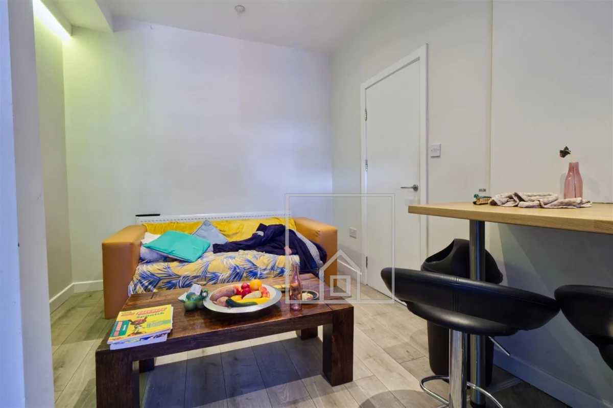 Flat Brudenell Grove in Leeds
