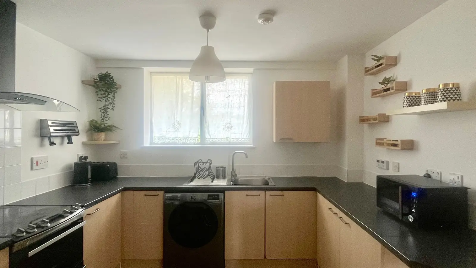 Flat Wynford Road in Greater London