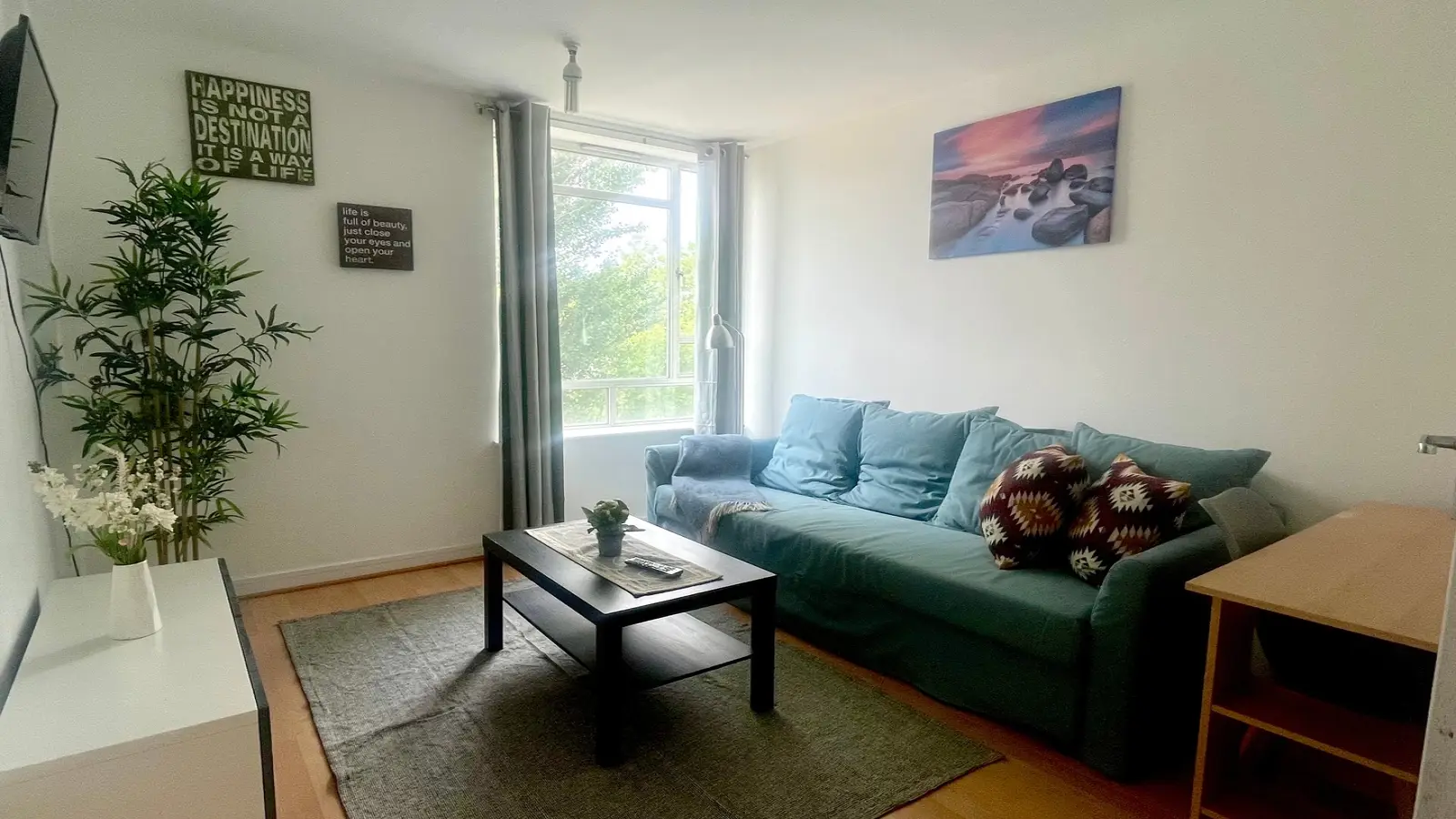 Flat Wynford Road in Greater London