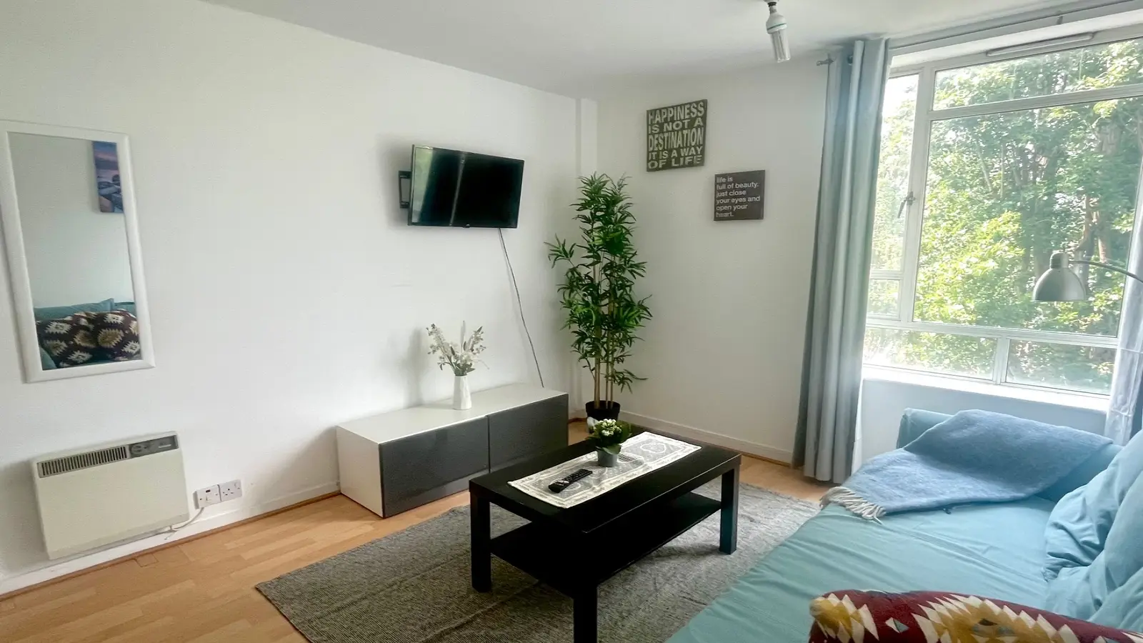 Flat Wynford Road in Greater London