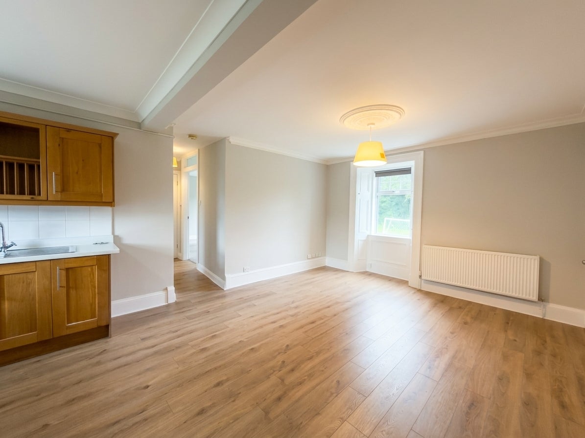 Flat Greenfarm Road in Glasgow
