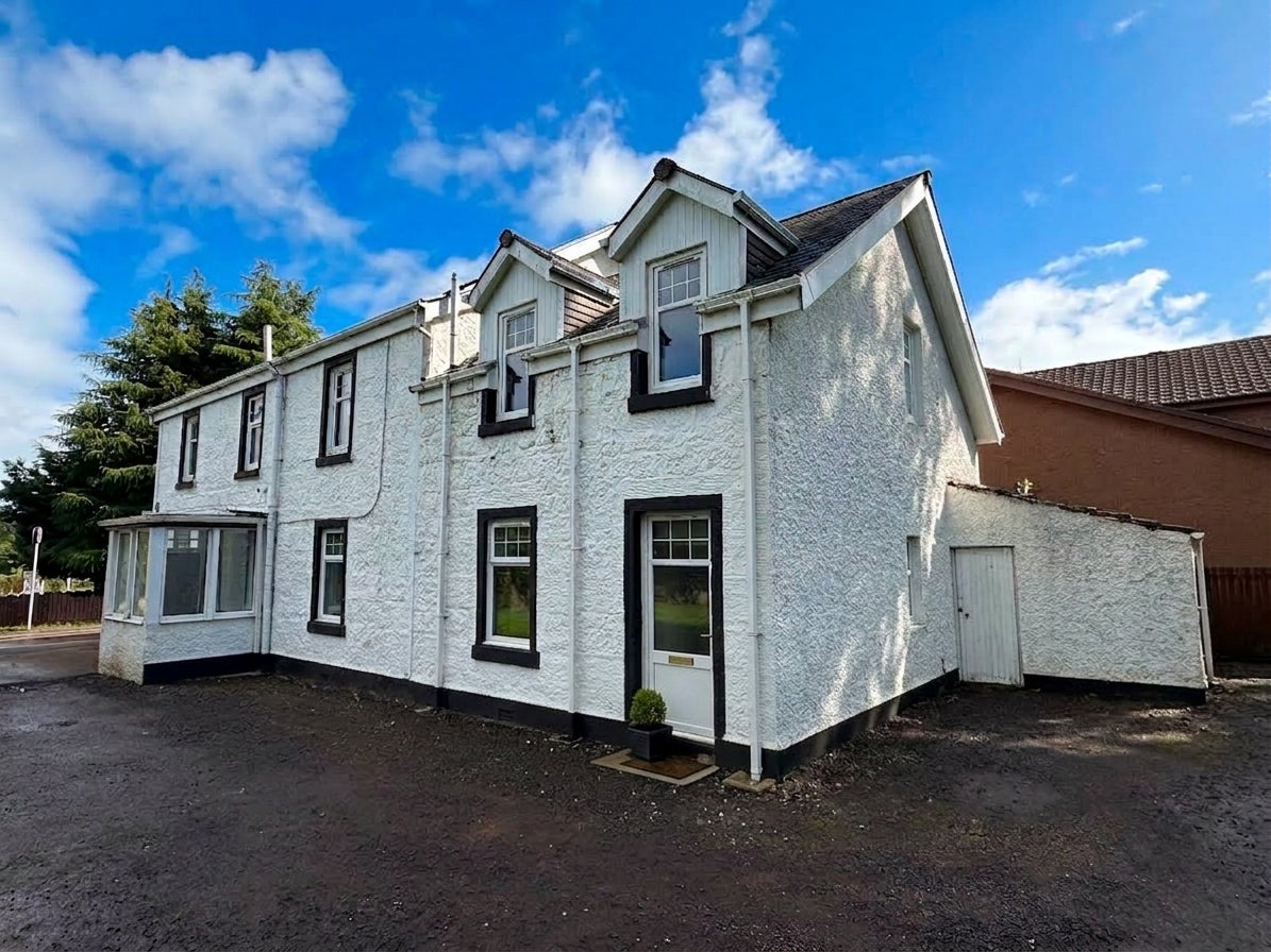 Flat Greenfarm Road in Glasgow