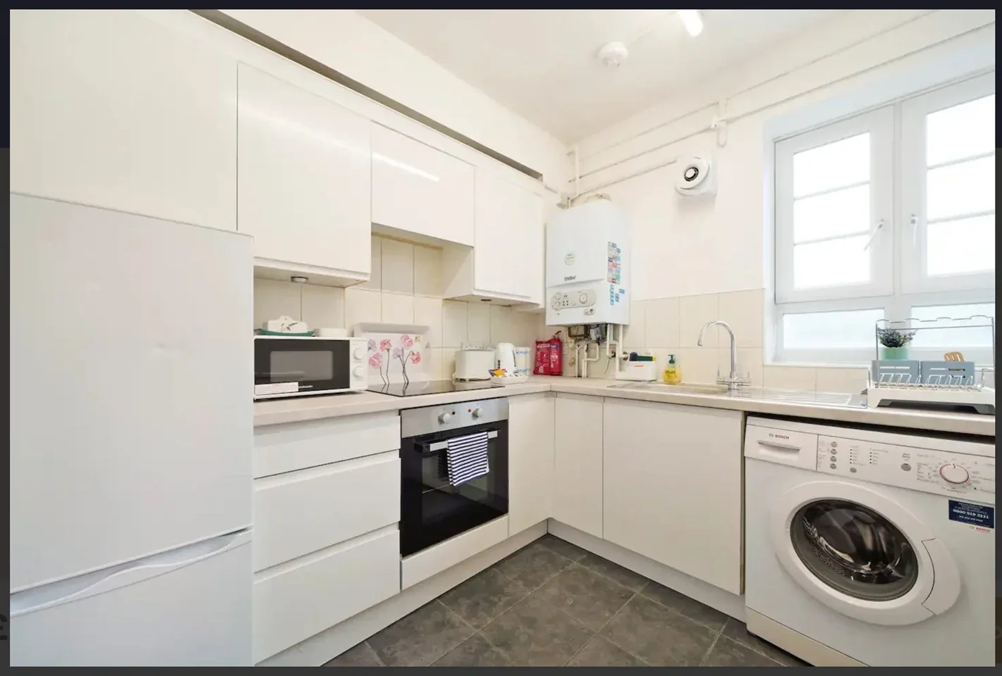 Flat Farrier Street in Greater London