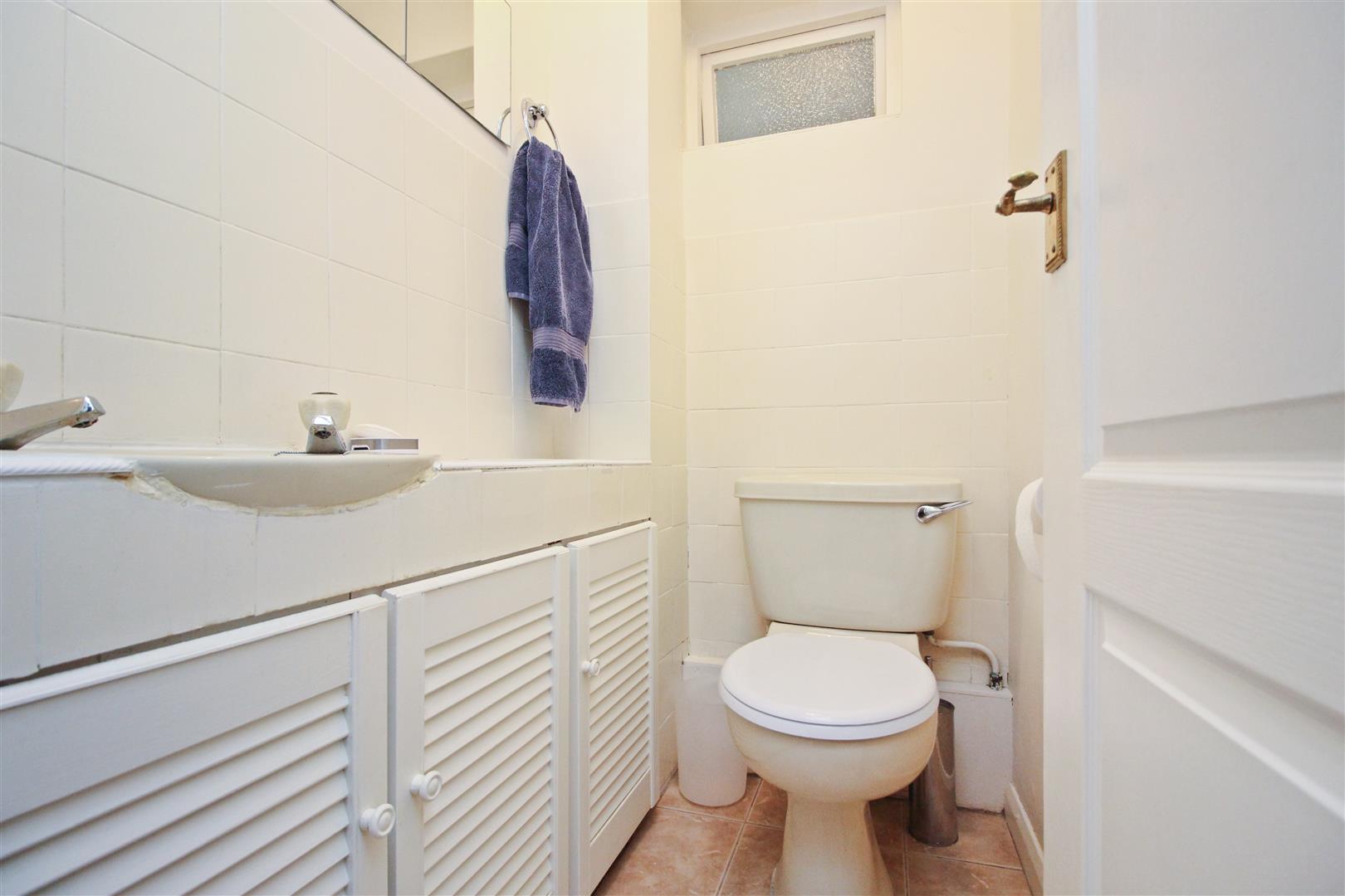 Flat Sundridge Close in Canterbury