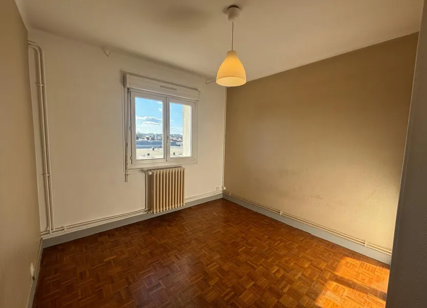 Flat Avenue François Devosge in Gray