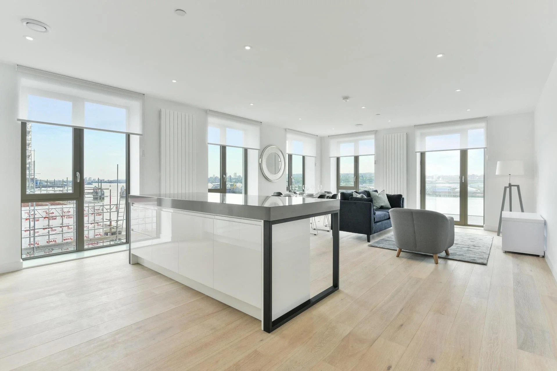 Flat Riverside Walk in Greater London